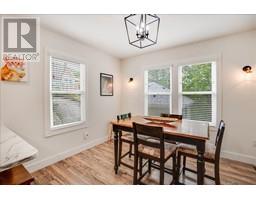 Foyer - 1667 Cedar Avenue, Trail, BC V1R4C9 Photo 5