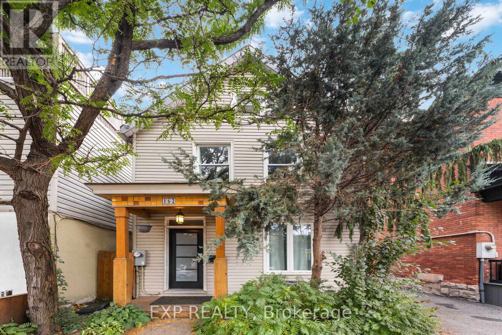 162 King Edward Avenue