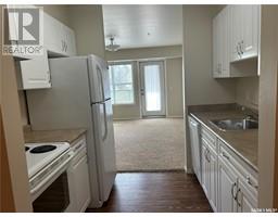 Foyer - 221 601 110th Avenue, Tisdale, SK S0E1T0 Photo 4