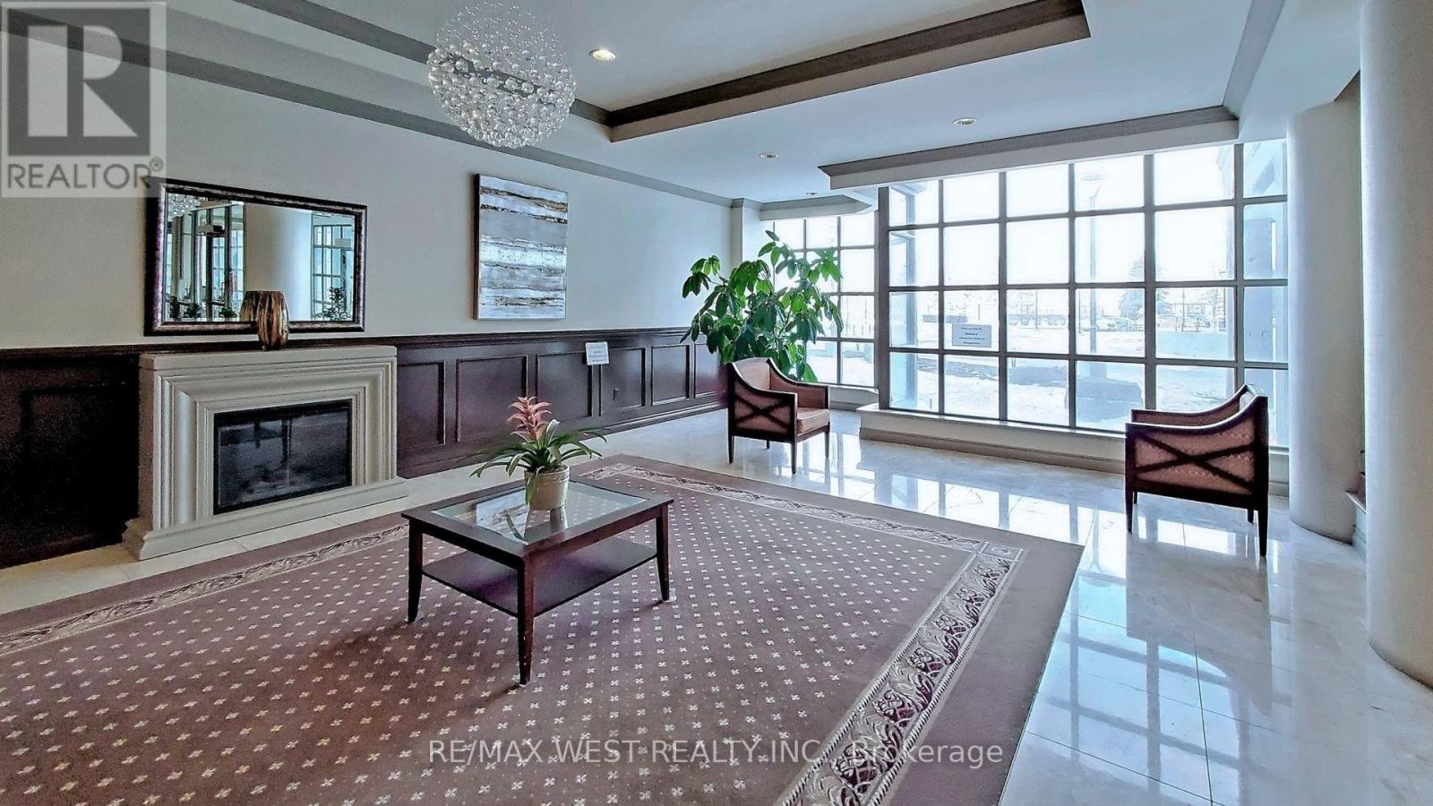 1408 7 Townsgate Drive