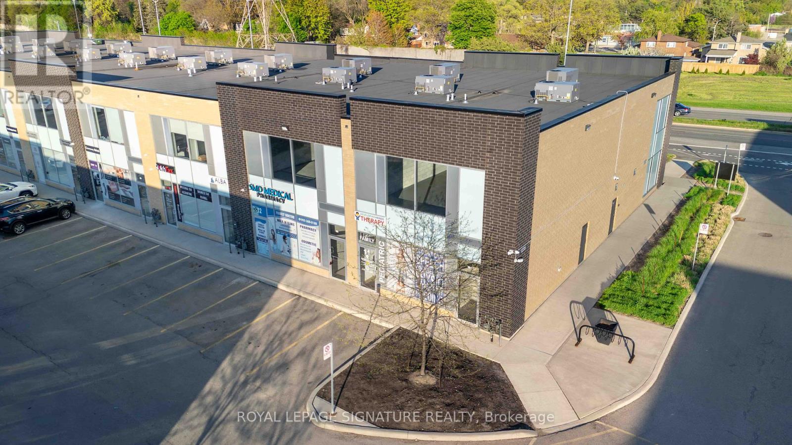 12 A 1235 Queensway E