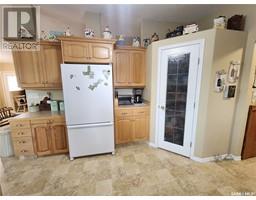 5pc Ensuite bath - 225 3rd Street, Weyburn Rm No 67, SK S0C1X0 Photo 5