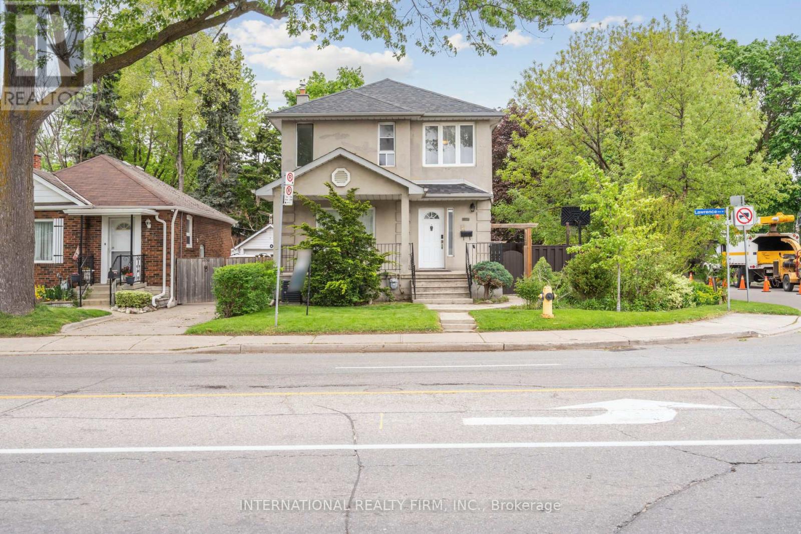 1928 Lawrence Avenue W