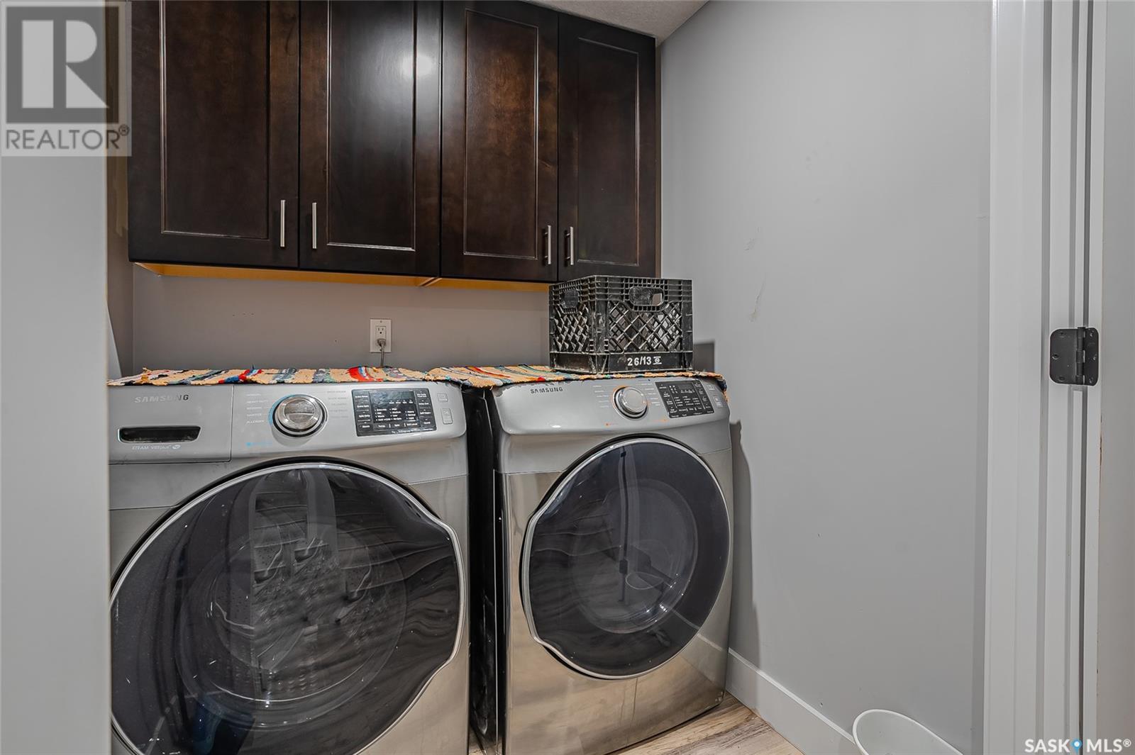 215 Ells Crescent