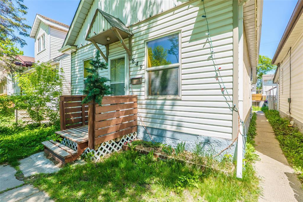 849 Redwood Avenue