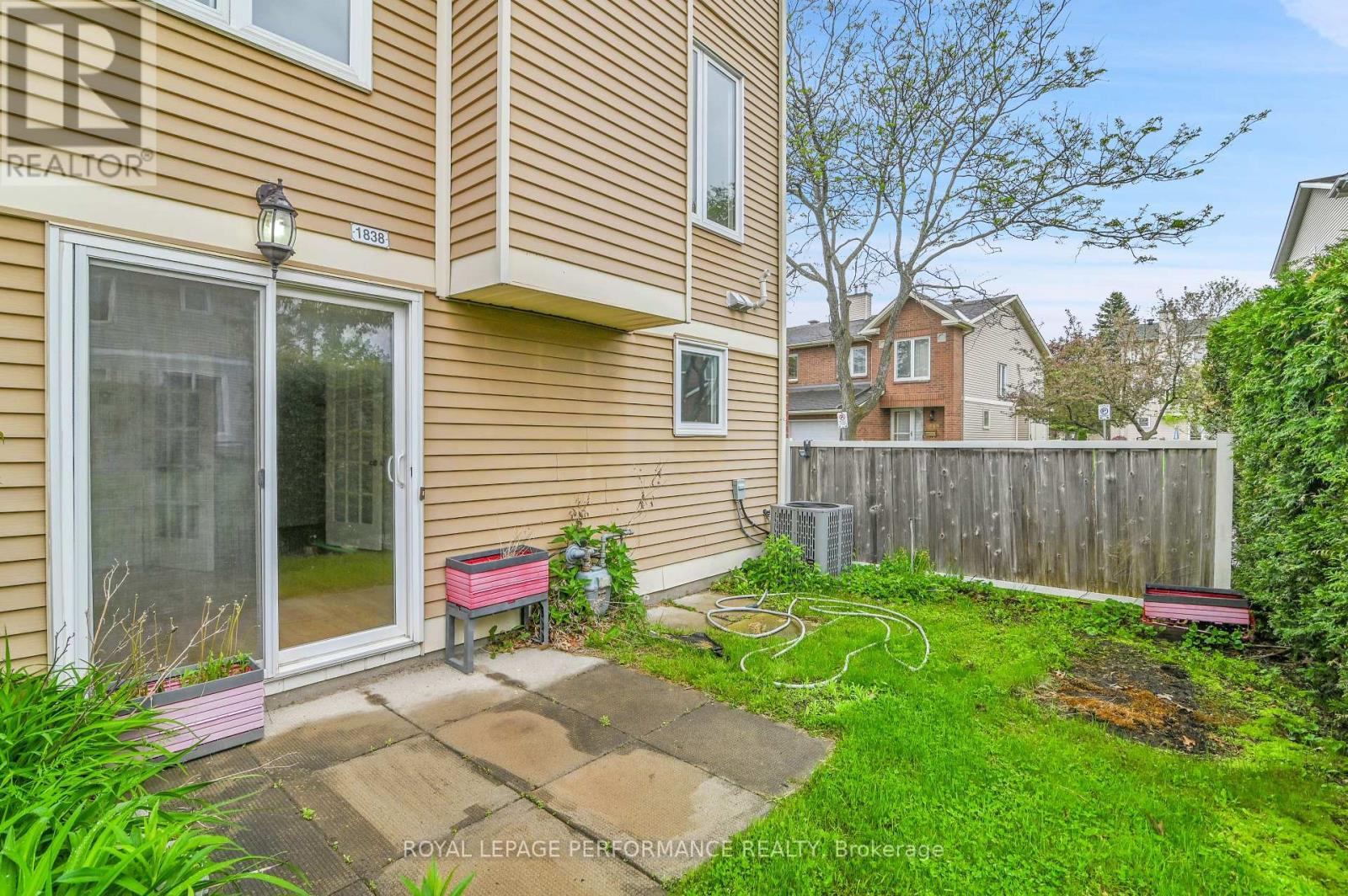 17 1838 Summerfields Crescent