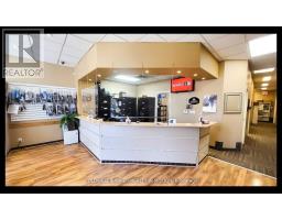 7 5025 Heatherleigh Avenue, Image 3