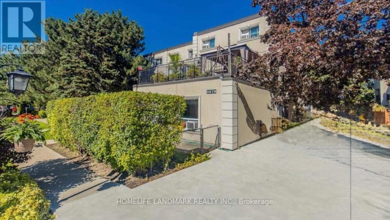 213 5879 Bathurst Street