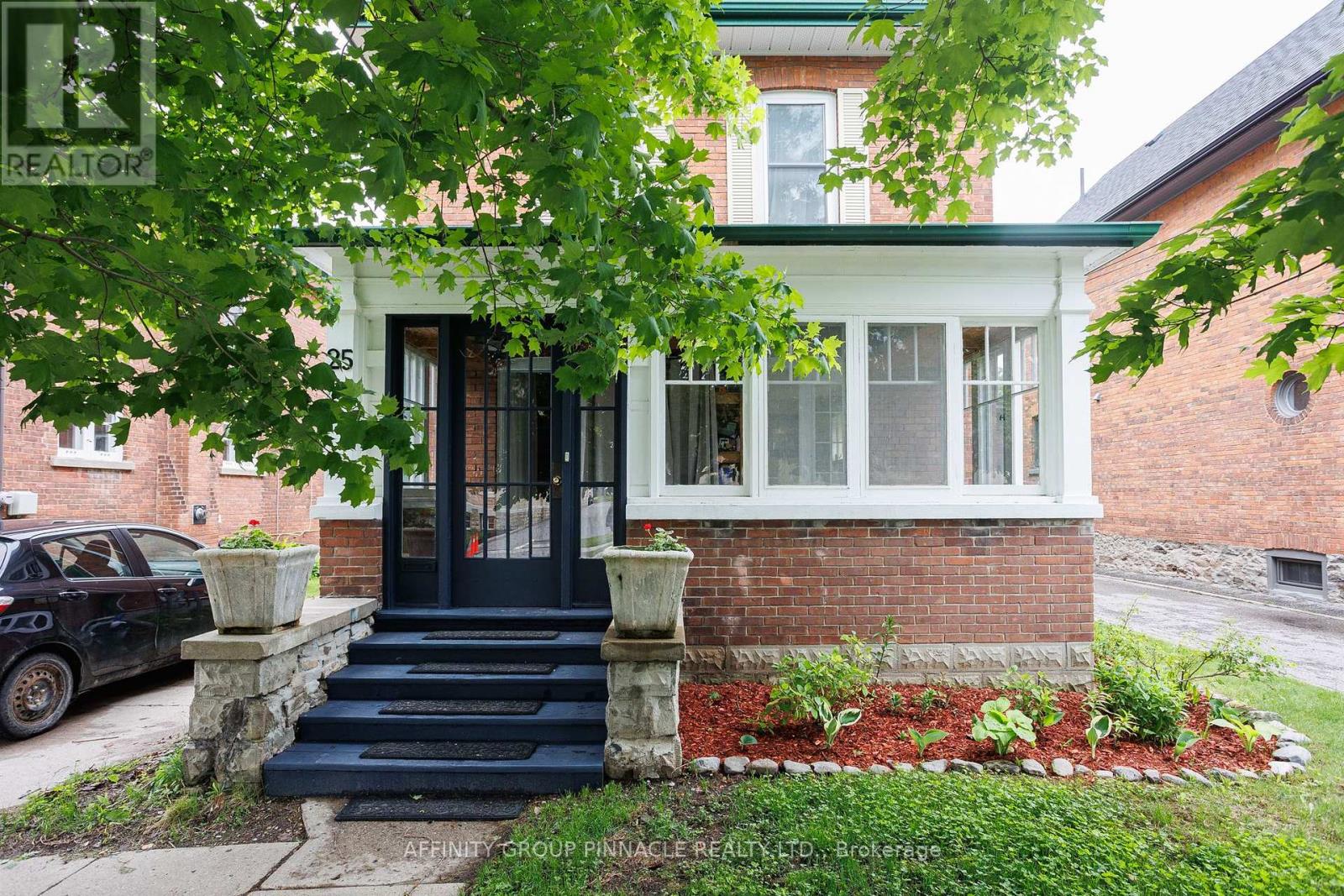 25 Francis Street