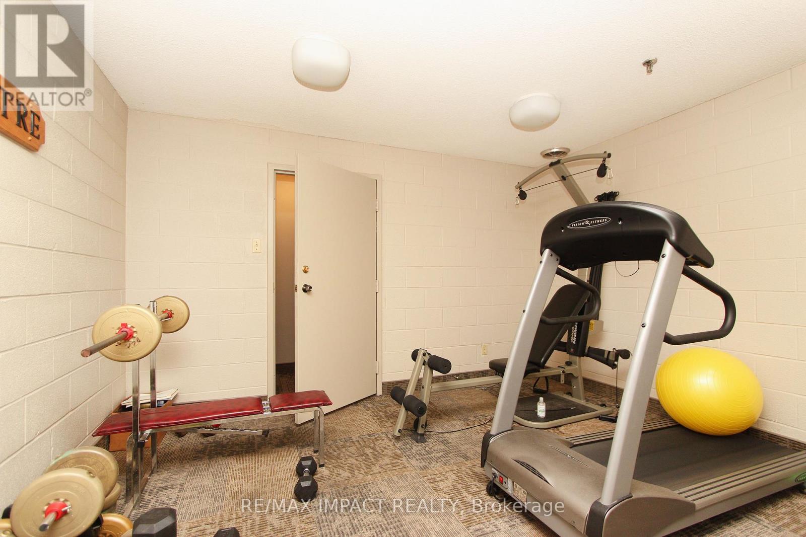Unit 409 337 Simcoe Street N