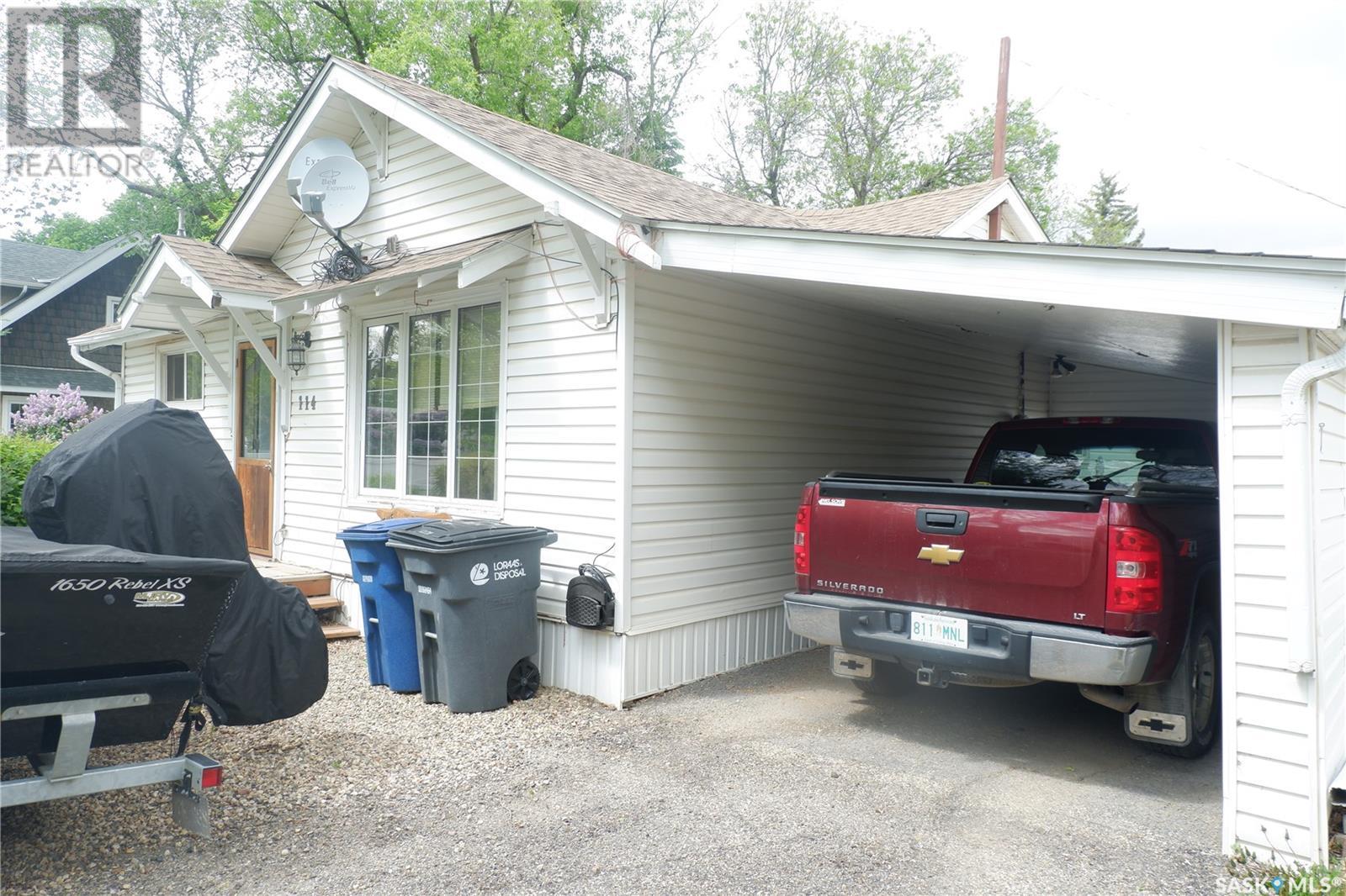 114 5th Avenue W