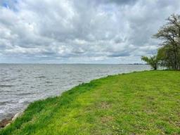 301 Saskatoon Drive, Oak Lake Beach, MB R0M1P0 Photo 5
