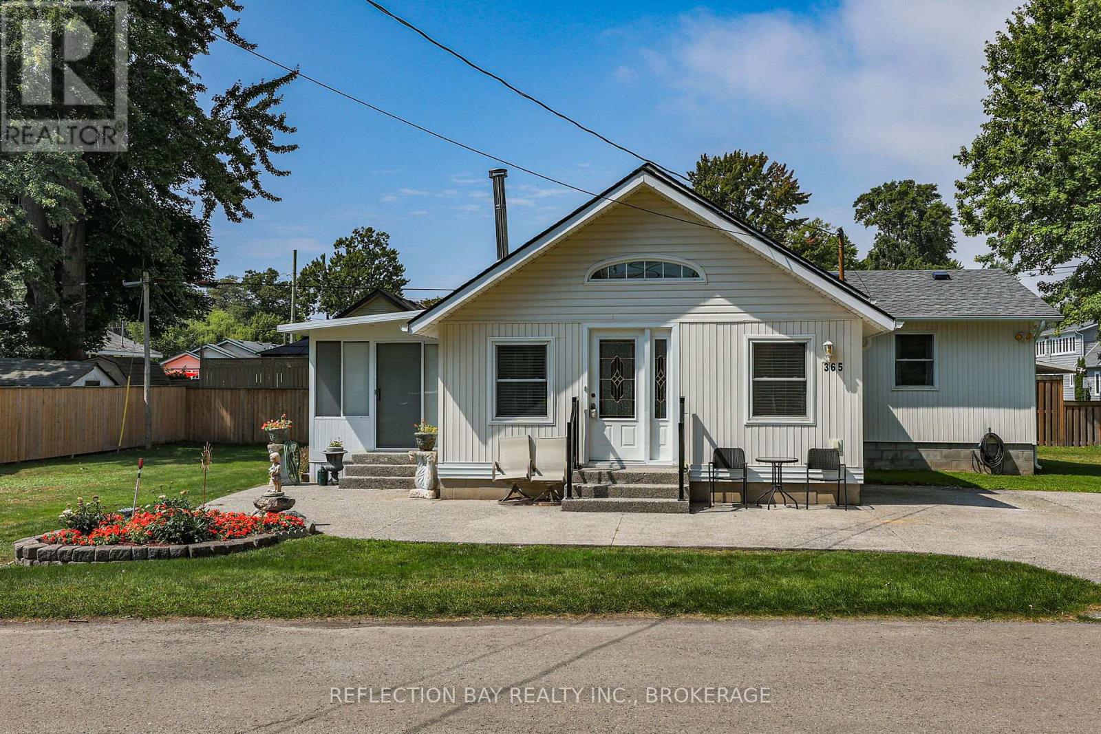 365 Ashwood Avenue