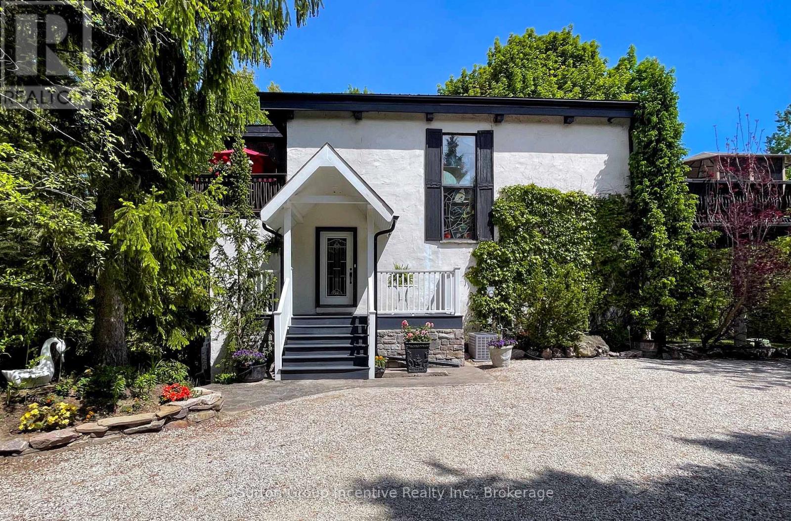 187 Arlberg Crescent