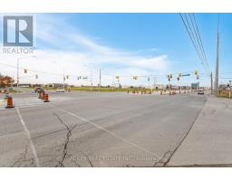 70 Superior Boulevard, Image 2