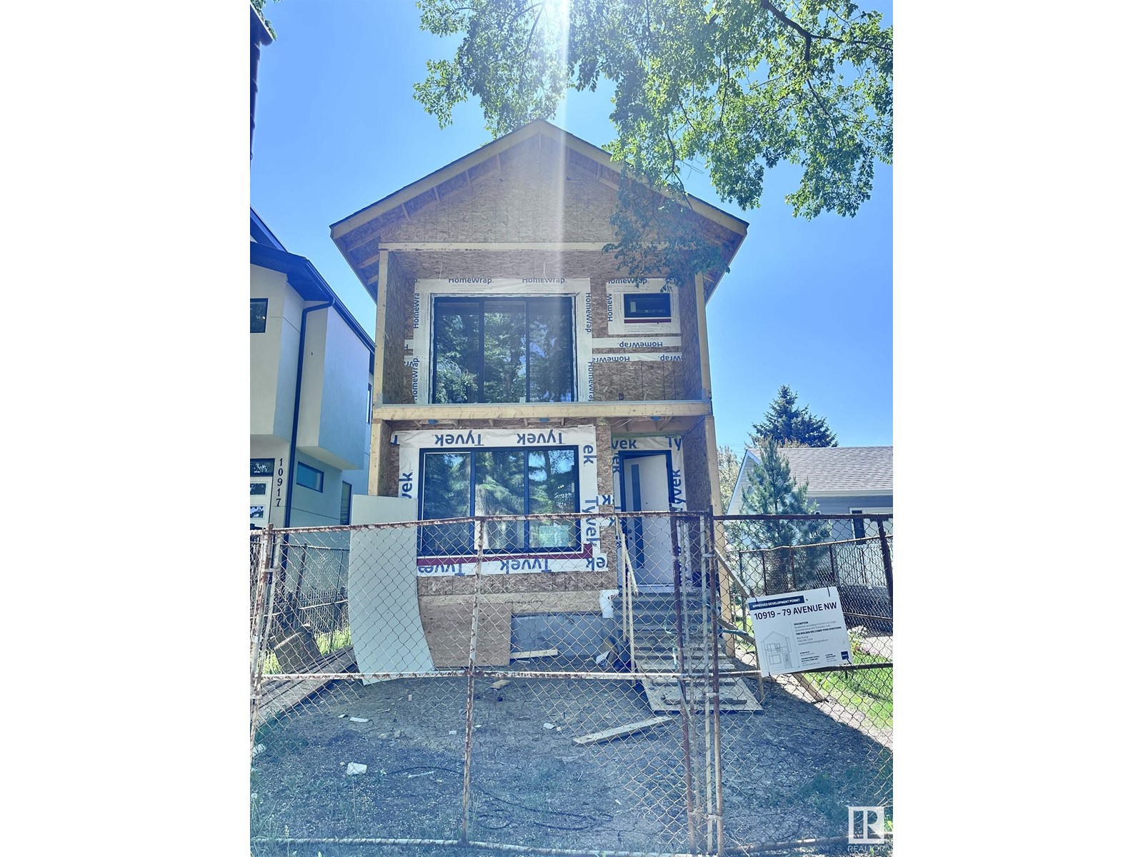 10919 79 Av Nw