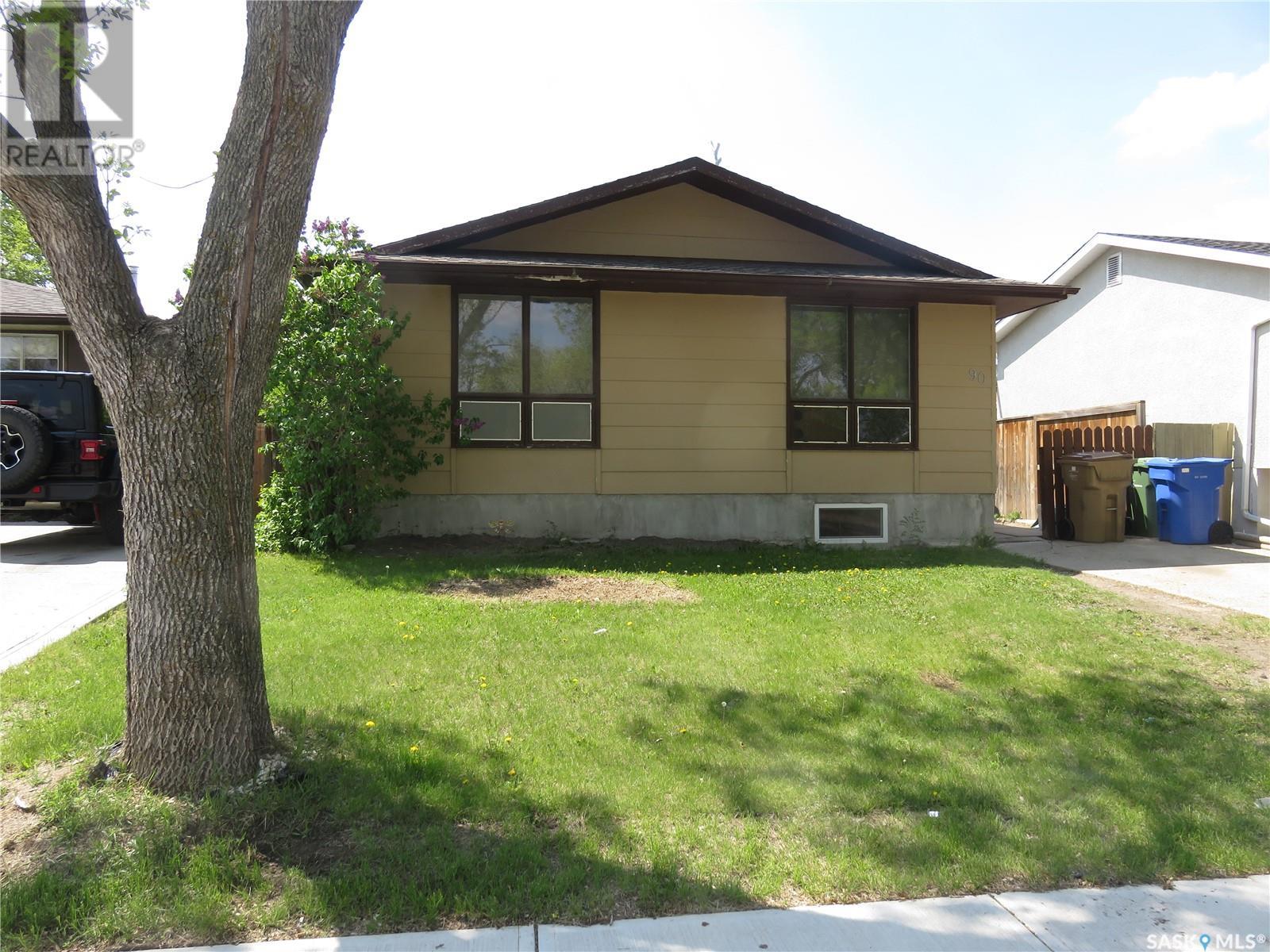 90 Turner Crescent