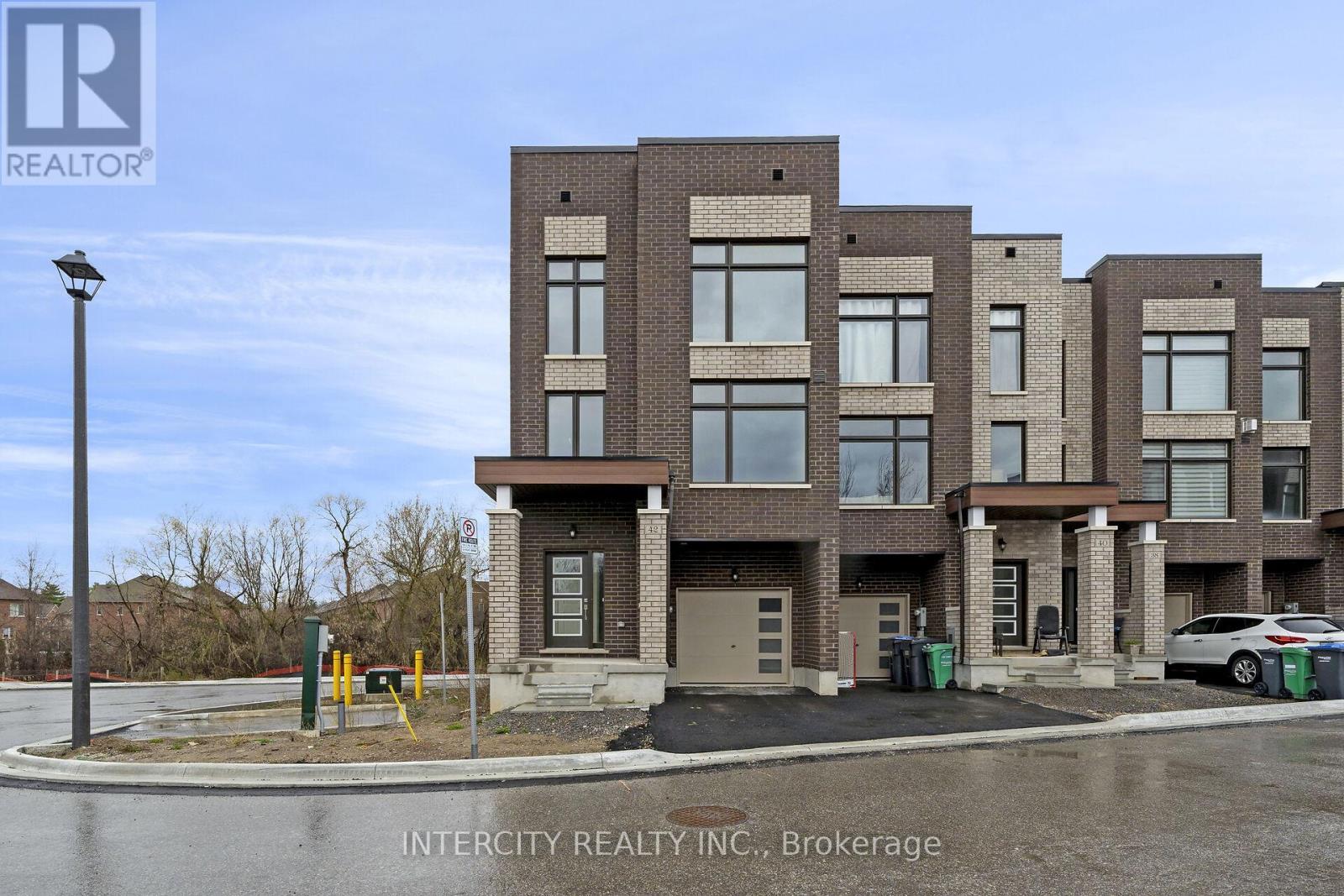 42 Queenpost Drive