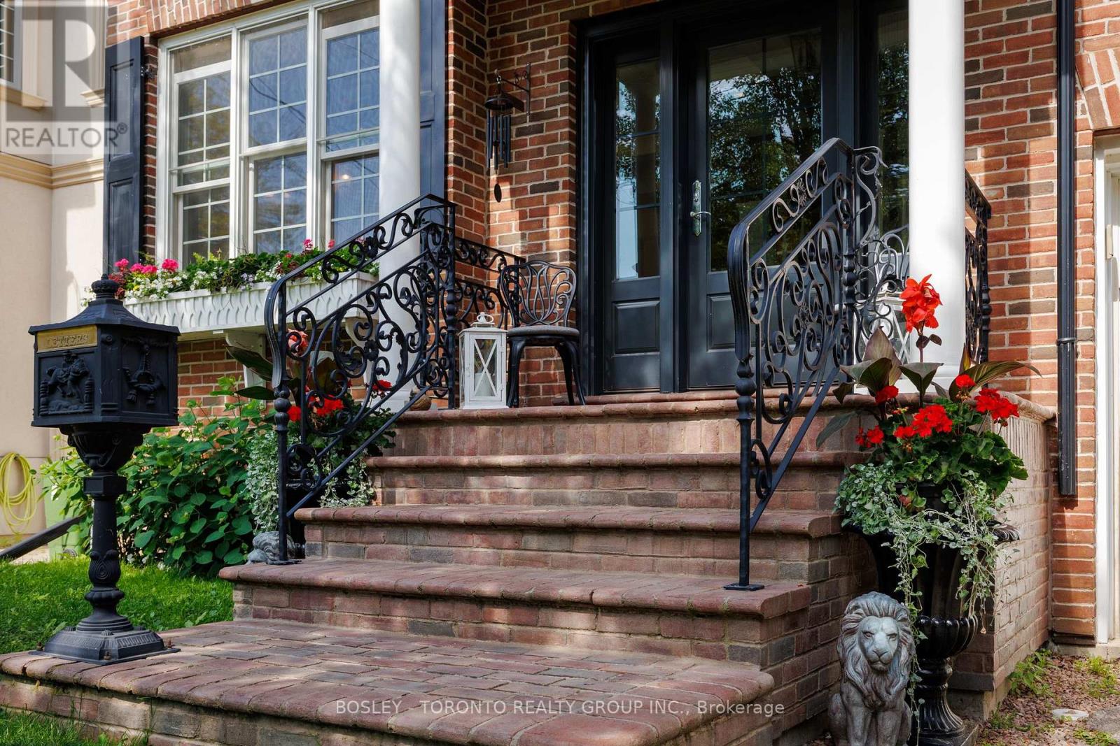 31 Red Deer Avenue