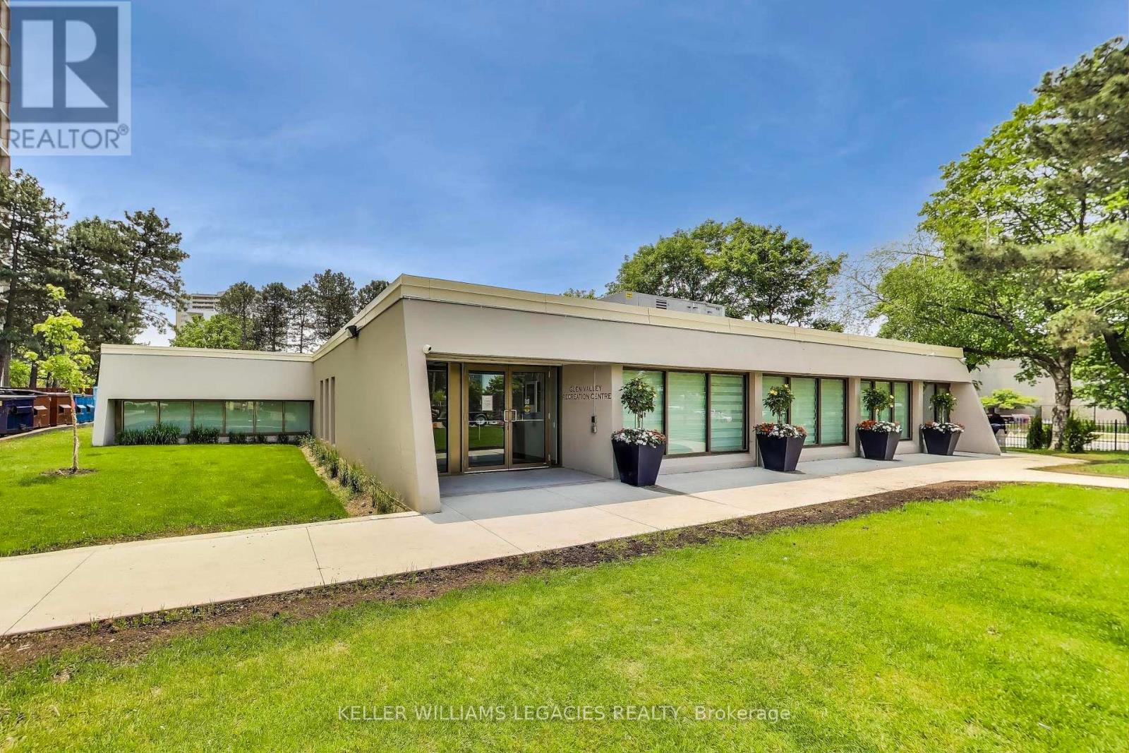 1004 715 Don Mills Road