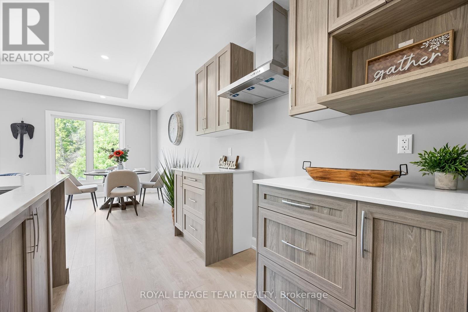 332 Lewis Street W
