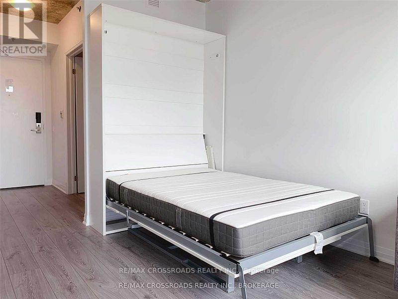 326 1900 Simcoe Street N