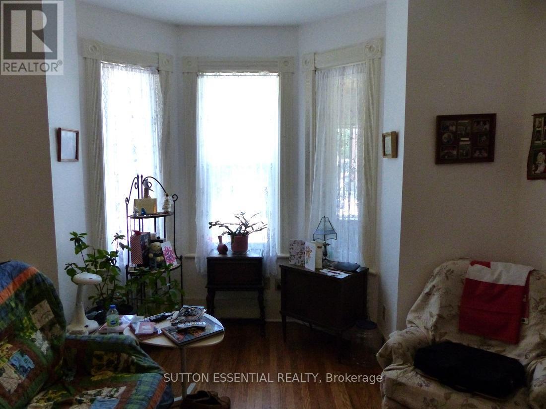 42 Mcgill Street N