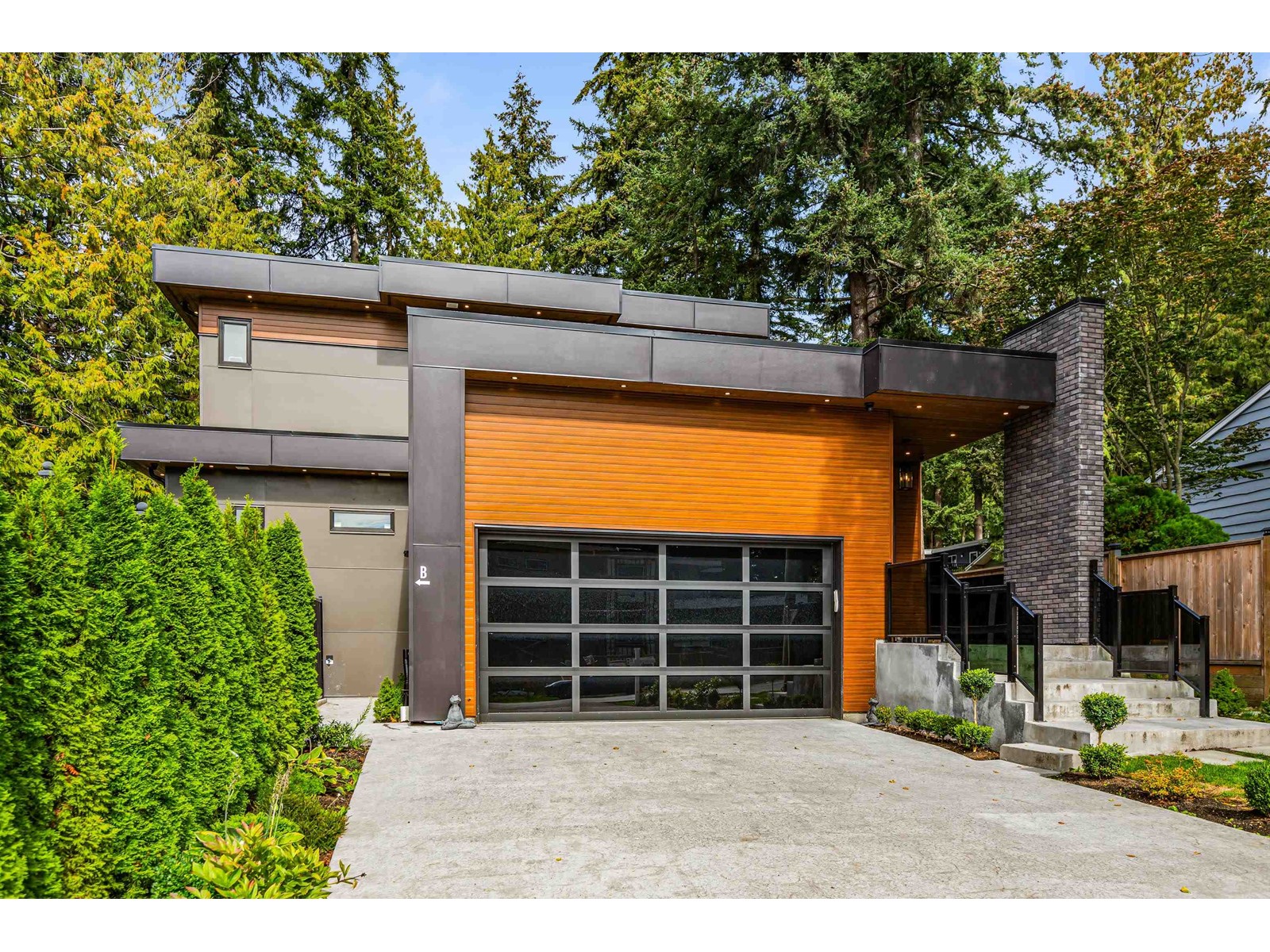 5673 Fairlight Crescent