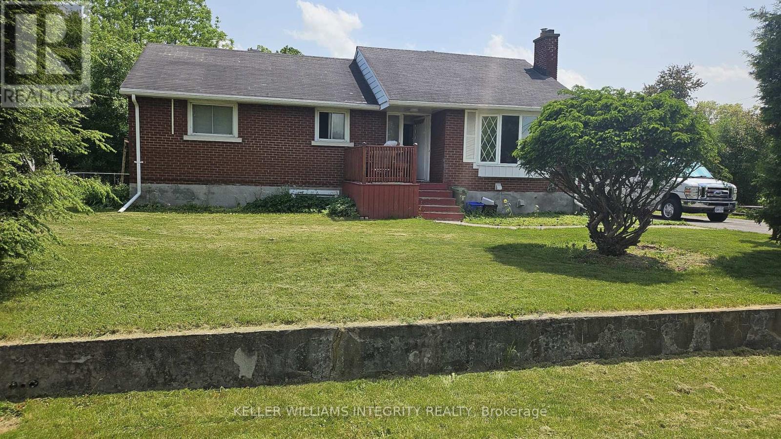 176 Oakridge Boulevard