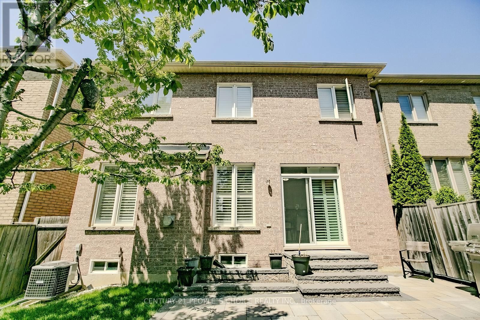 15 Fallharvest Avenue