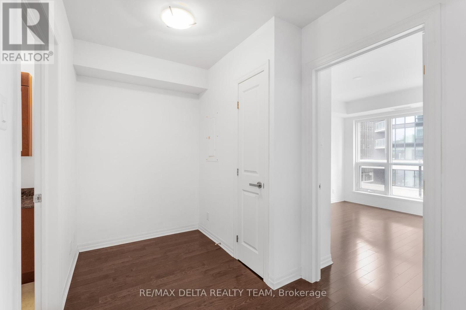403 242 Rideau Street