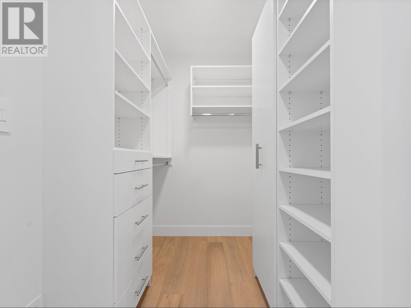 L 302 1550 Coal Harbour Quay