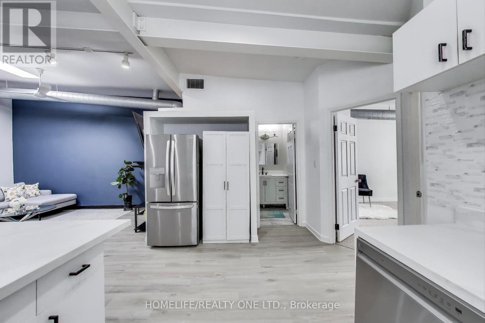 3 166 Broadway