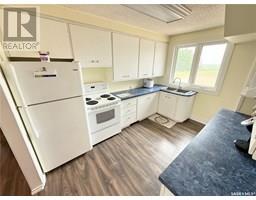 Living room - South Weyburn Acreage, Weyburn Rm No 67, SK S4H2K1 Photo 4