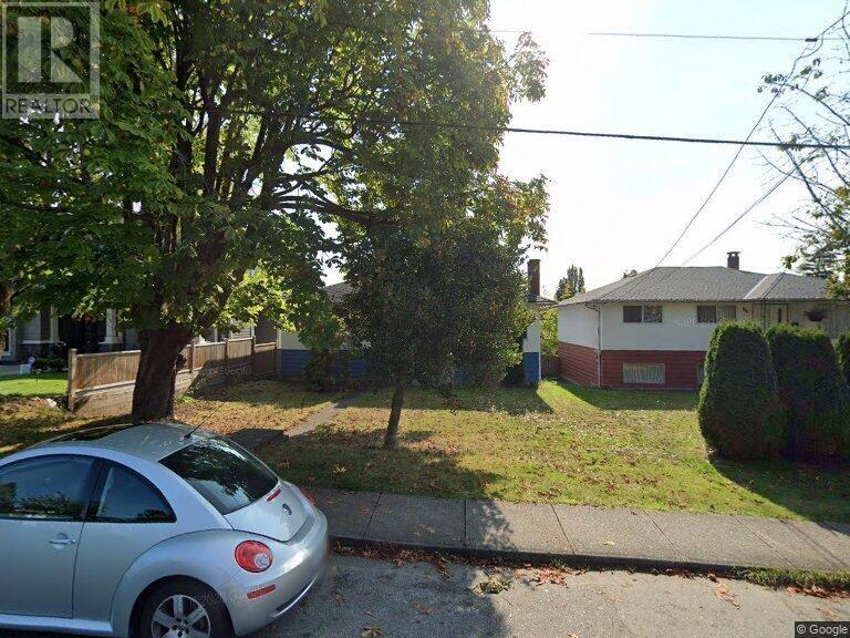 439 E 16th Street
