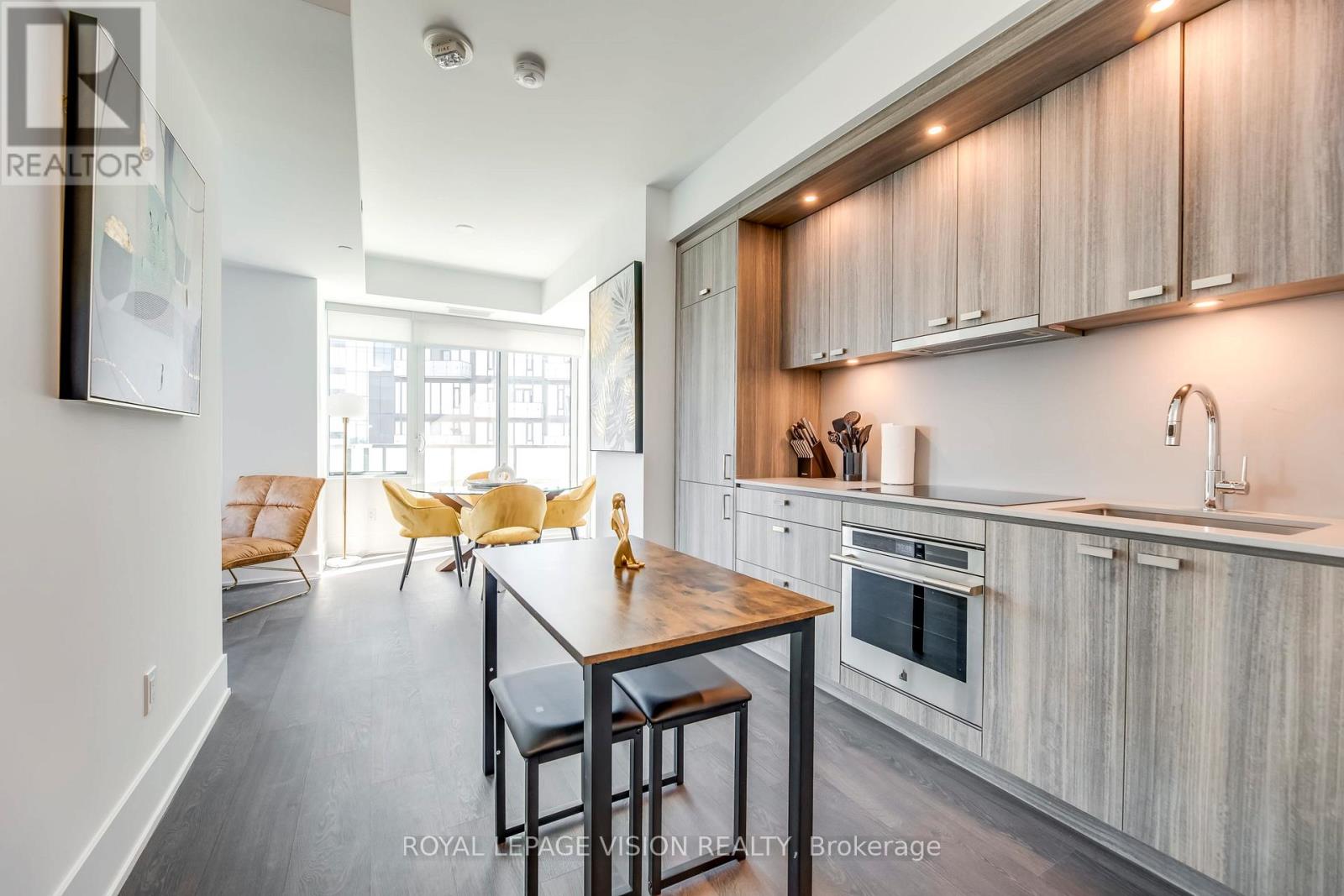 1506 470 Front Street W