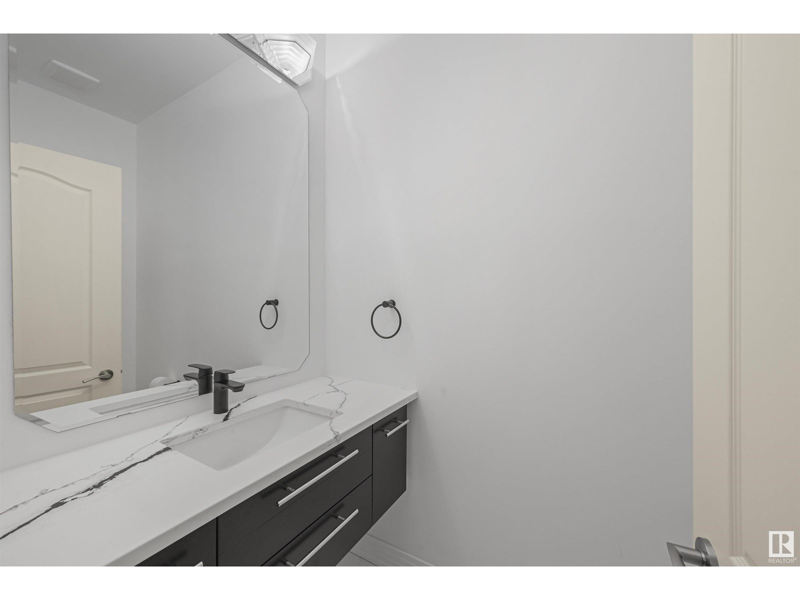 319 Ferris Wy Nw