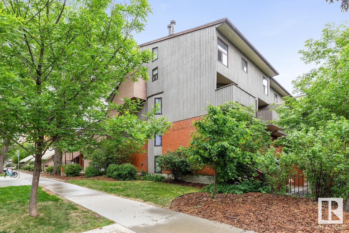 11122 83 Av Nw