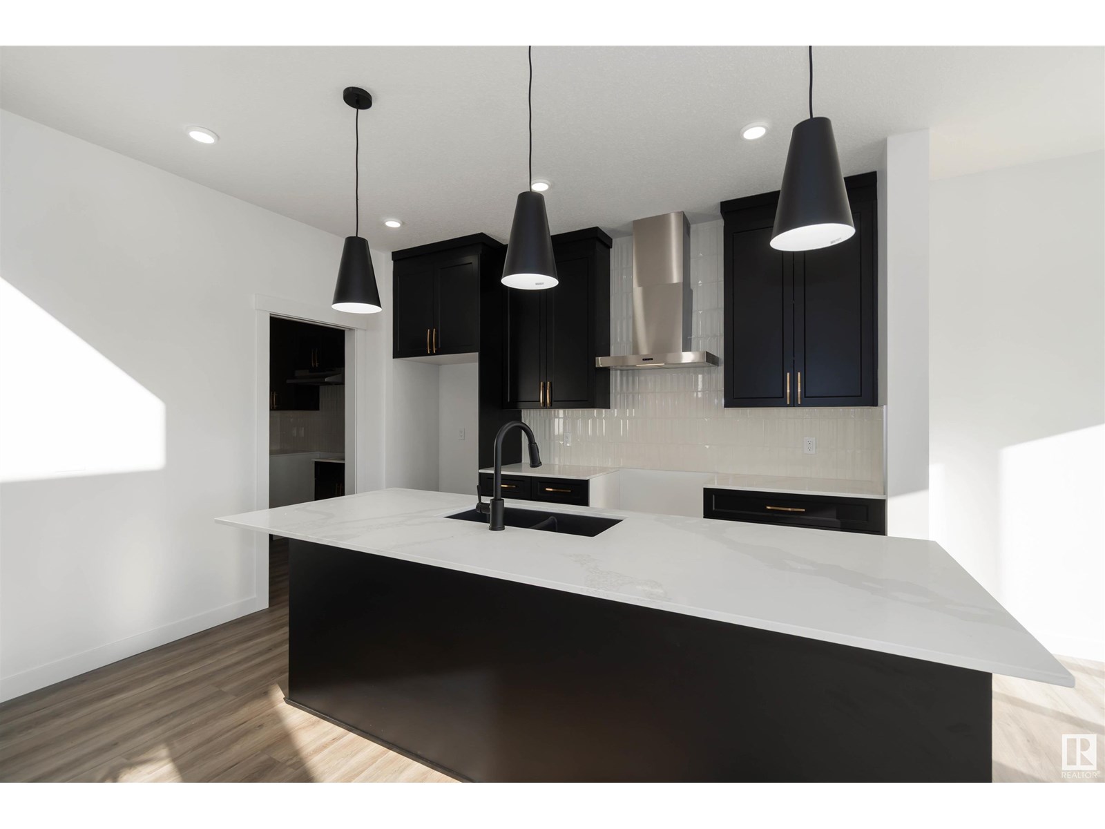 1651 12 St Nw