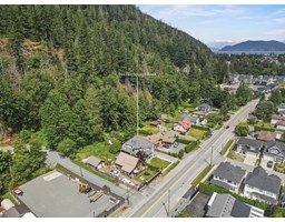 Family room - 864 Hot Springs Road Harrison Hot Springs, Harrison Hot Springs, BC V0M1K0 Photo 3
