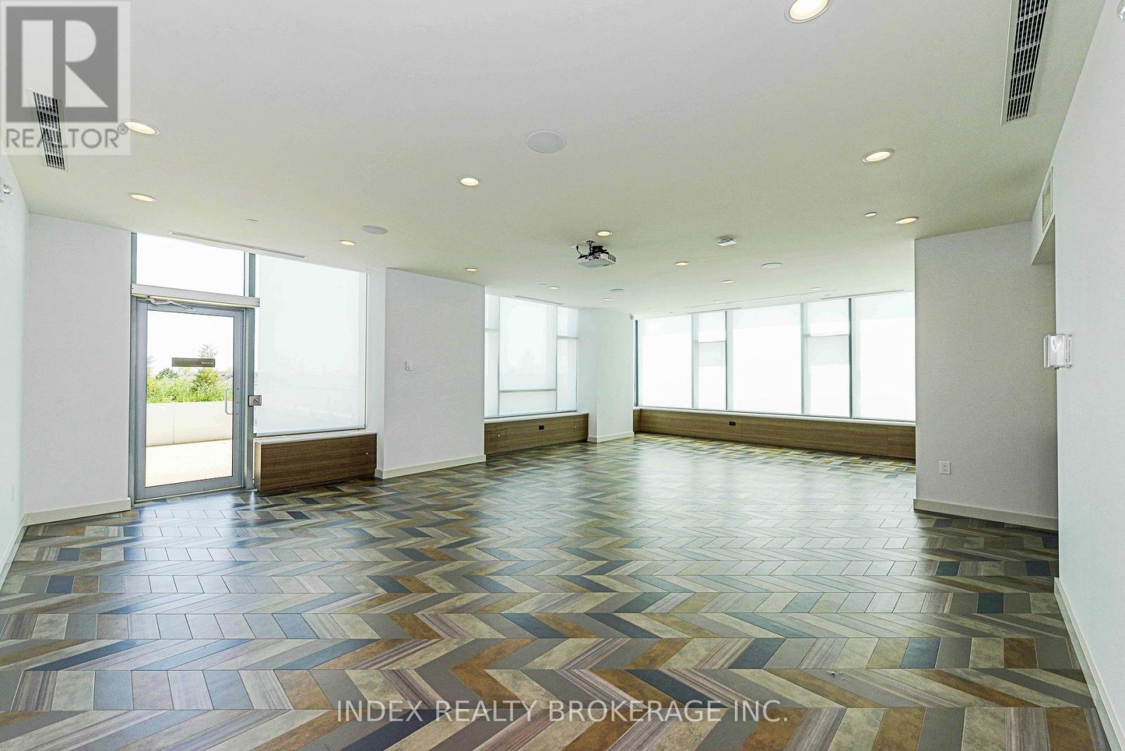 103 2560 Eglinton Avenue
