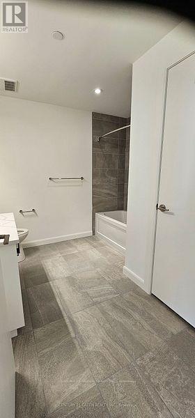 1605 741 King Street W