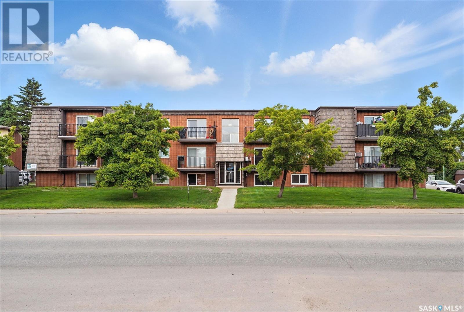 15 20 Assiniboine Drive