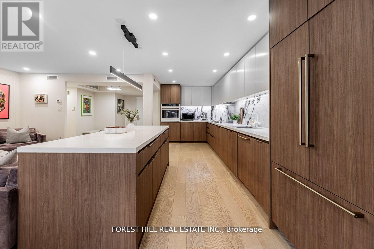 201 900 Yonge Street