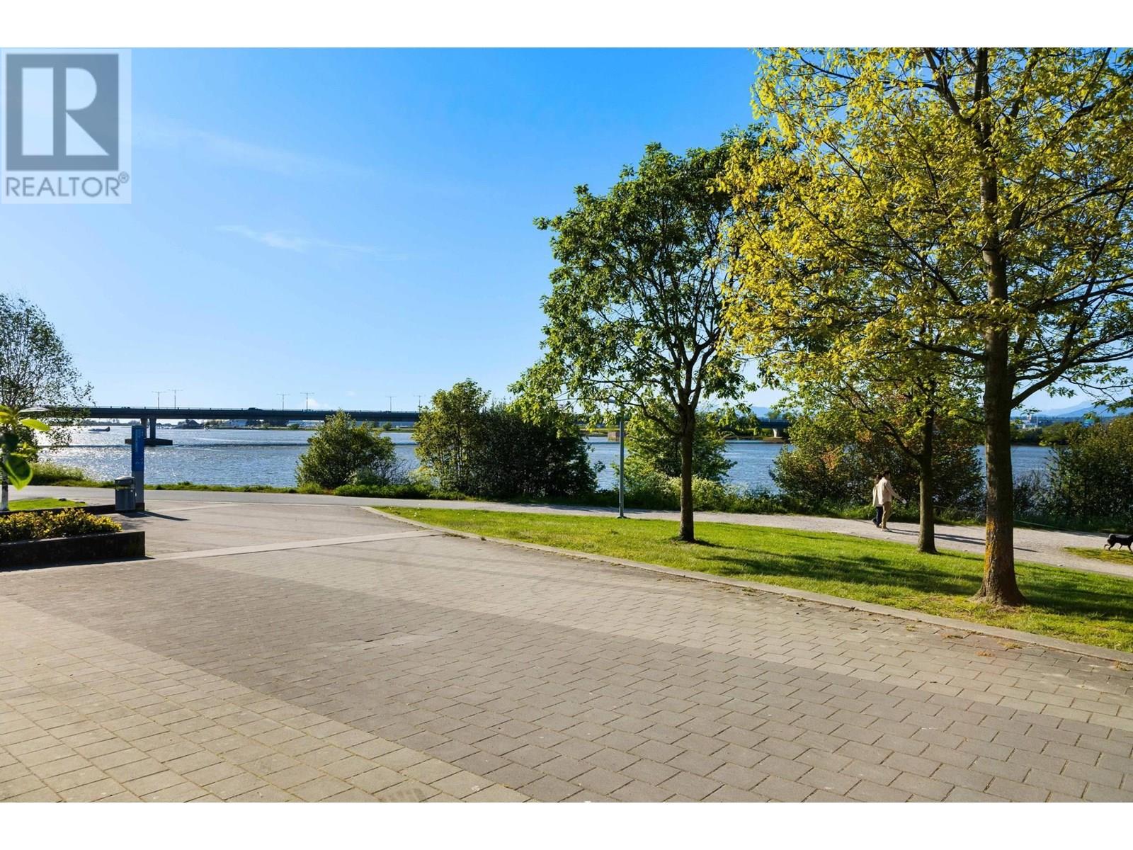 315 5508 Hollybridge Way