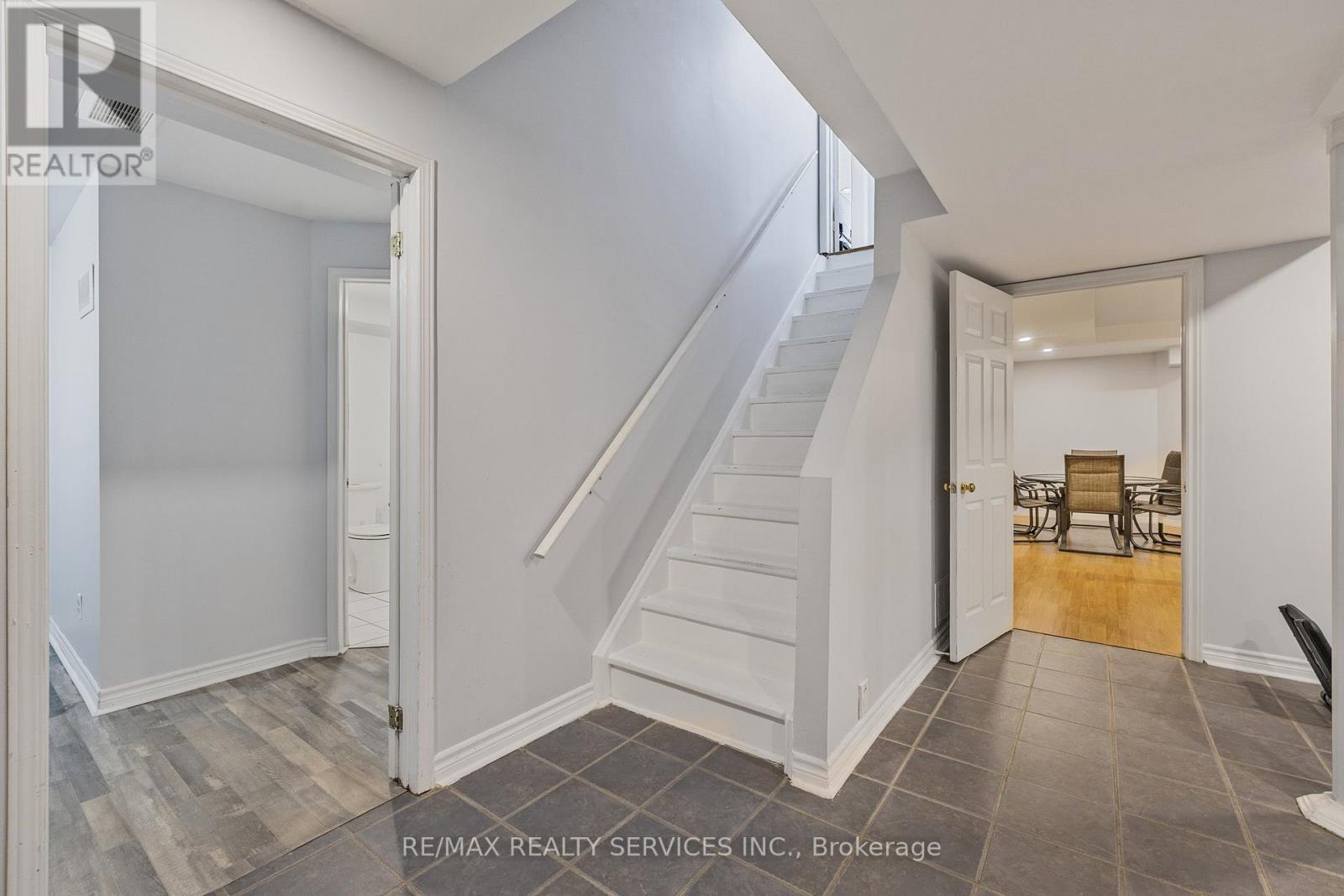 24 Royal Valley Drive