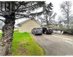 215 Chaplin Street W, Image 3