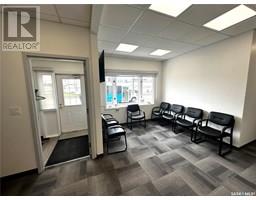 215 Chaplin Street W, Swift Current, SK S9H0E8 Photo 4