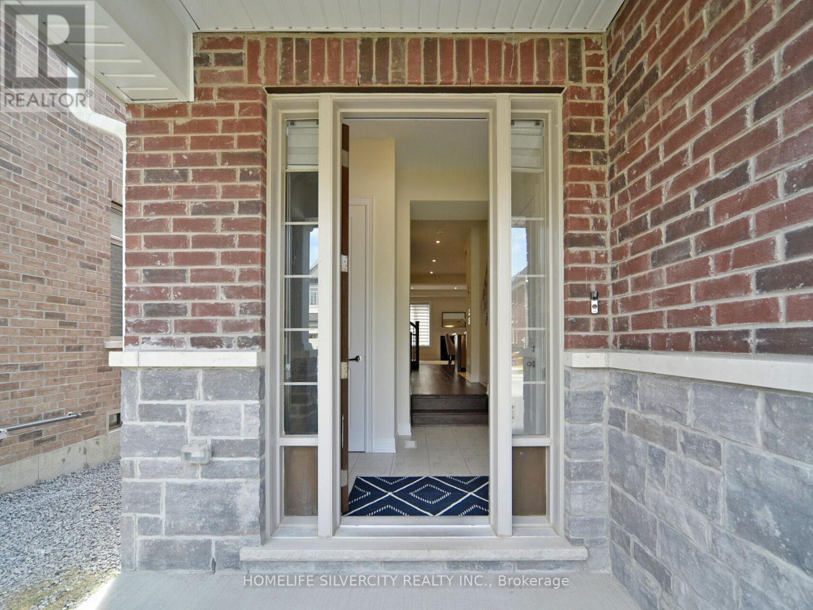 92 Deer Ridge Crescent