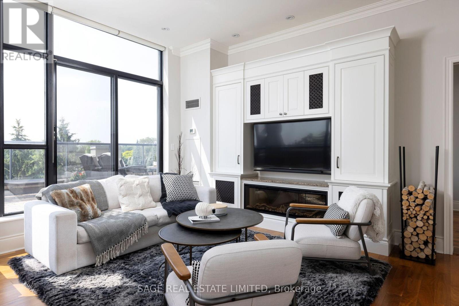 Ph 613 25 Earlington Avenue
